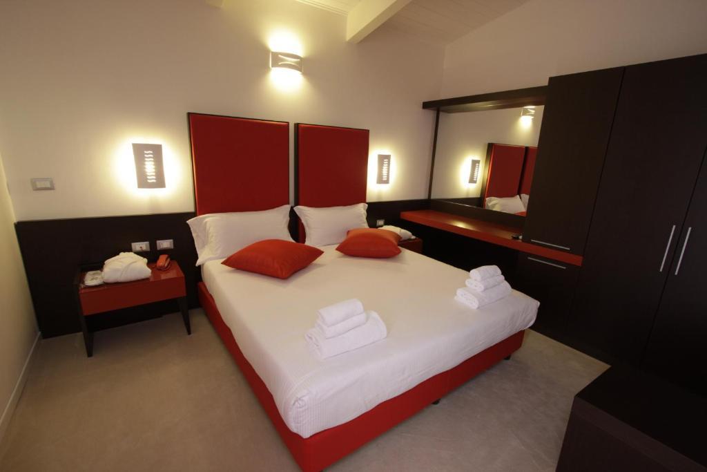 Hotel Paradise Airport Forlì Rum bild