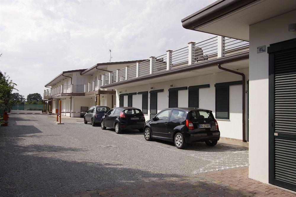 Hotel Paradise Airport Forlì Exteriör bild