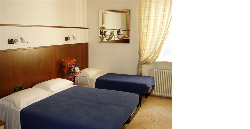 Hotel Paradise Airport Forlì Exteriör bild