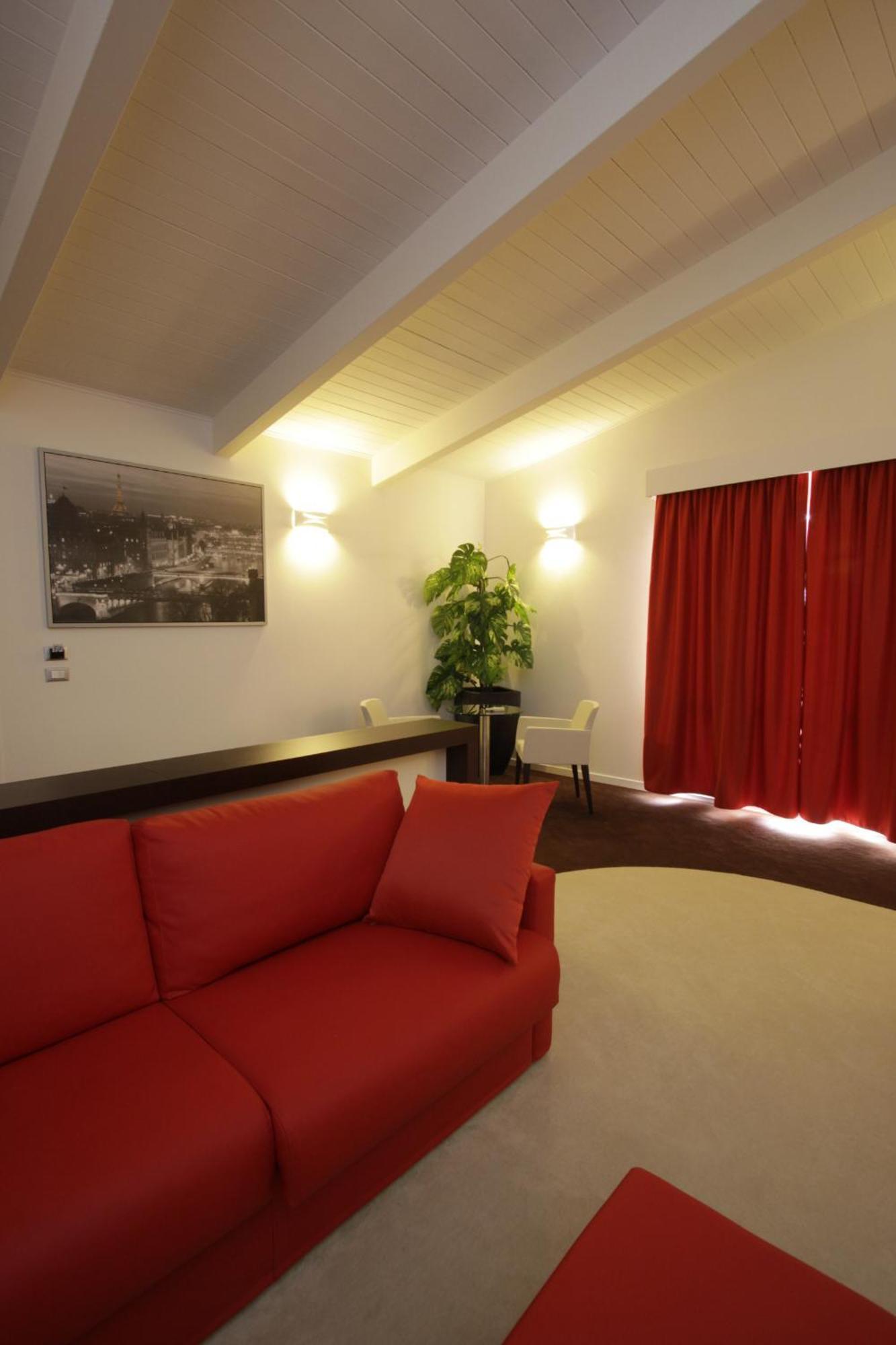 Hotel Paradise Airport Forlì Exteriör bild