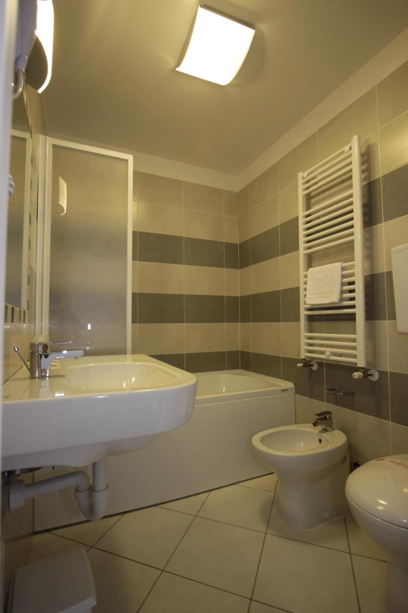 Hotel Paradise Airport Forlì Exteriör bild