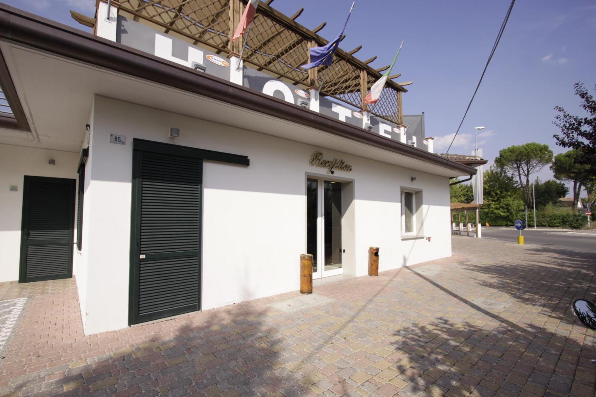 Hotel Paradise Airport Forlì Exteriör bild