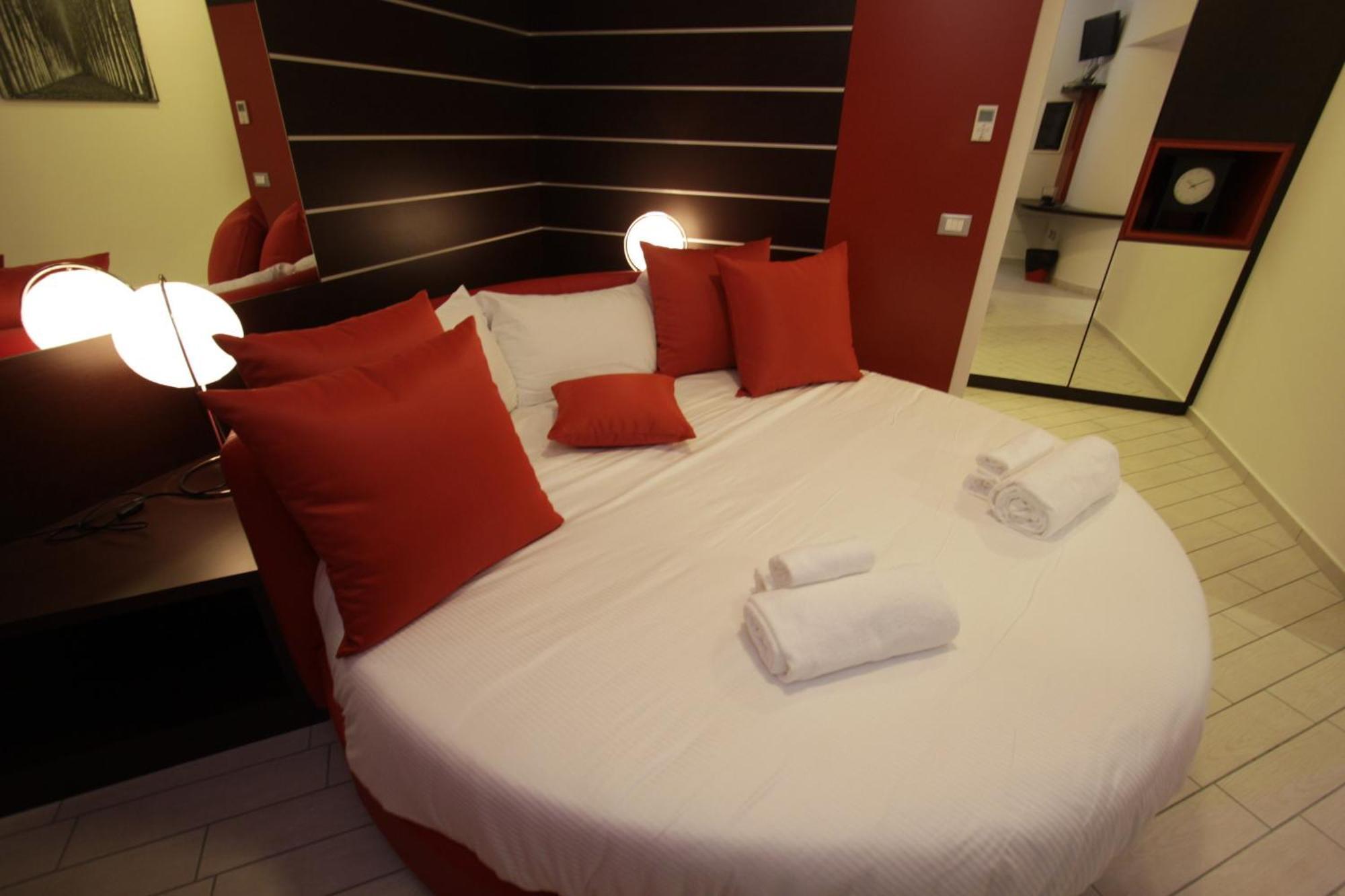 Hotel Paradise Airport Forlì Exteriör bild