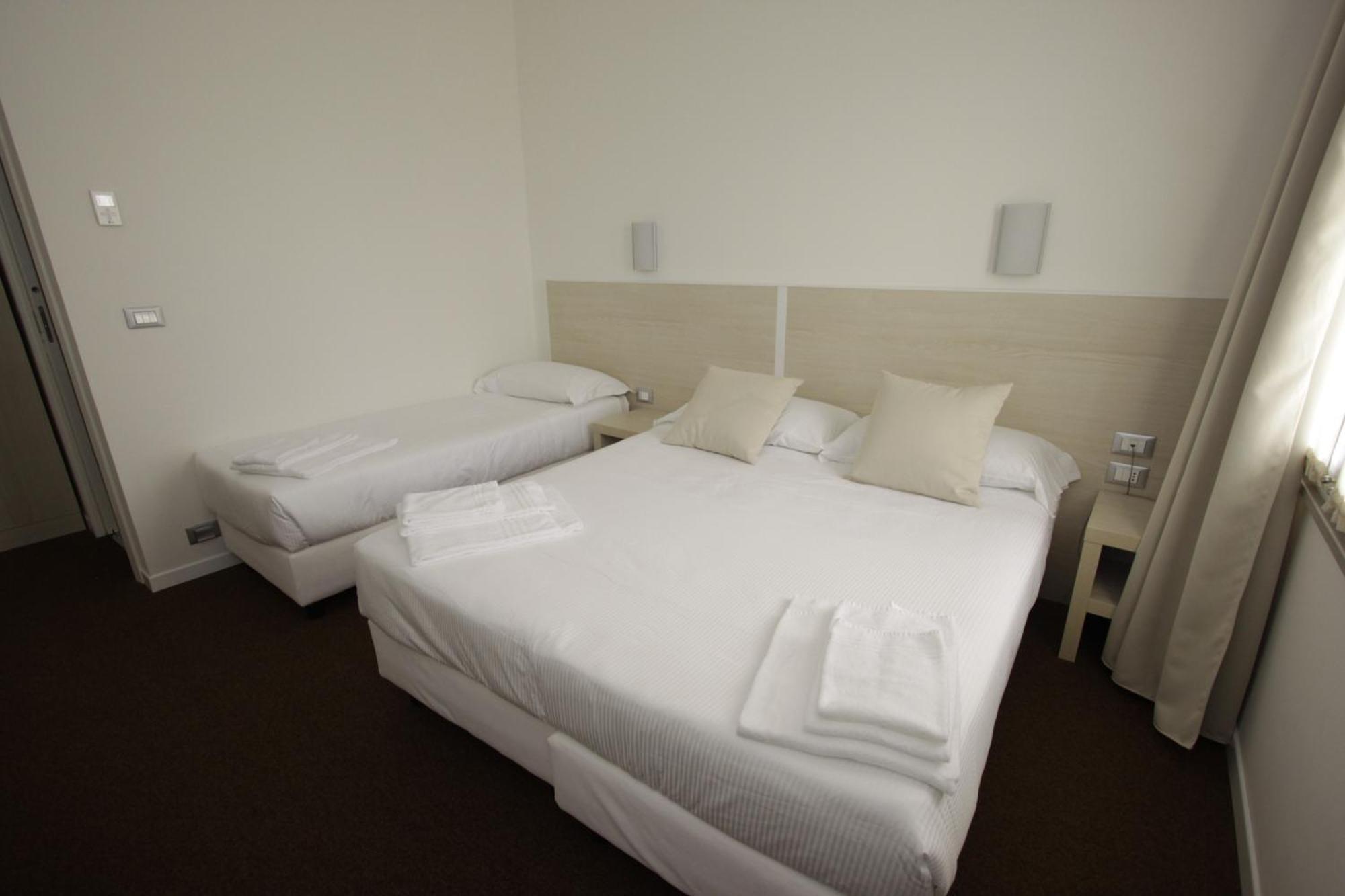 Hotel Paradise Airport Forlì Exteriör bild